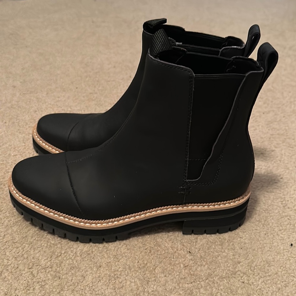 TOMS Dakota Black Water Resistant Leather Boots